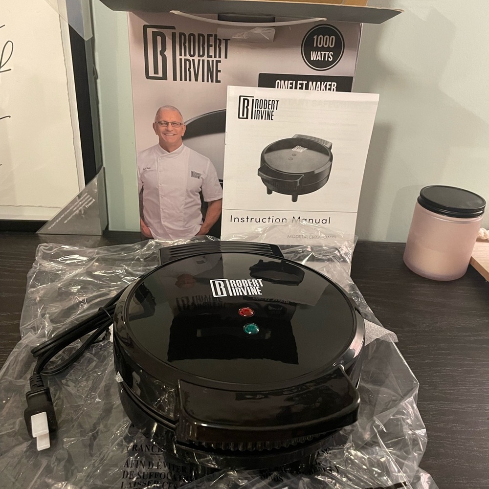 Robert Irvine Omelet Maker